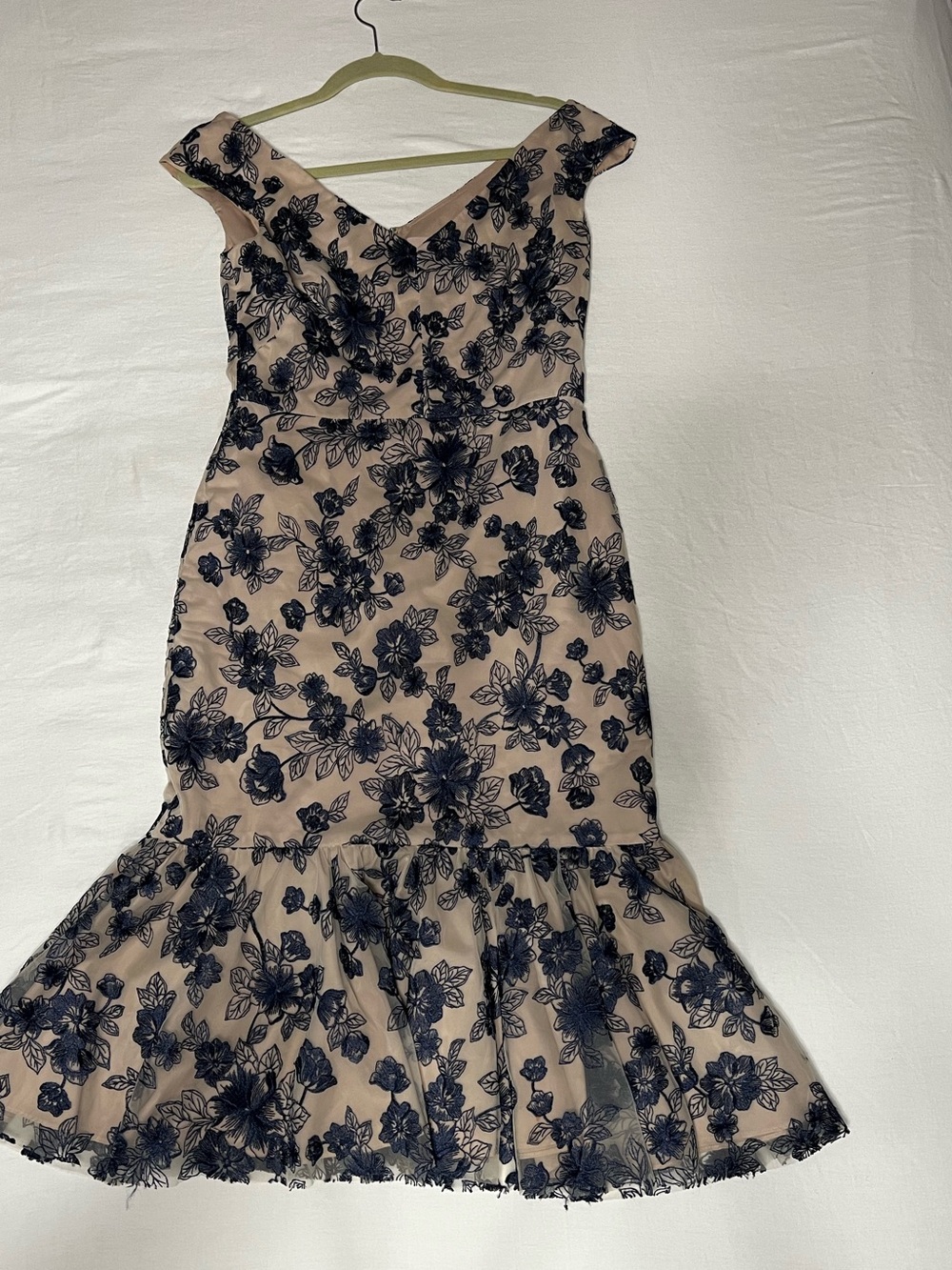 Gal Meets Glam Rosemary Floral Embroidered Midi Dress Size 6 Navy Blush - Picture 2 of 8